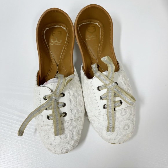 Fizzy Goblet White Lace Up Hand Made Shoes Flats 37 Juttis - Picture 2 of 5